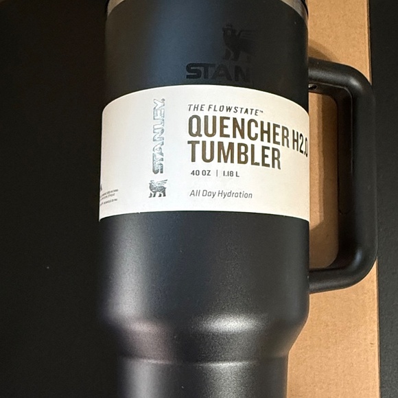Authentic Stanley 40oz Quencher H2.0 Flowstate Tumbler Black - NEW - Picture 6 of 8